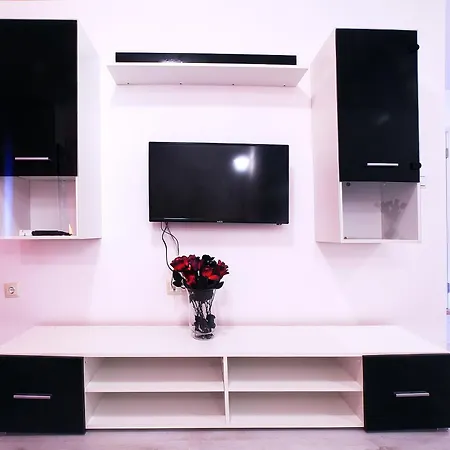 Luxury Romantic In Private With Parking And Pool Apartment