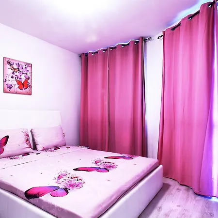 Luxury Romantic In Private With Parking And Pool Apartment