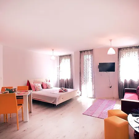 Luxury Romantic In Private With Parking And Pool Apartment Balchik